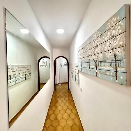 아파트 Three Bedroom In Center Of Cruz With Wifi And Parking Place 산타크루스데 테네리페